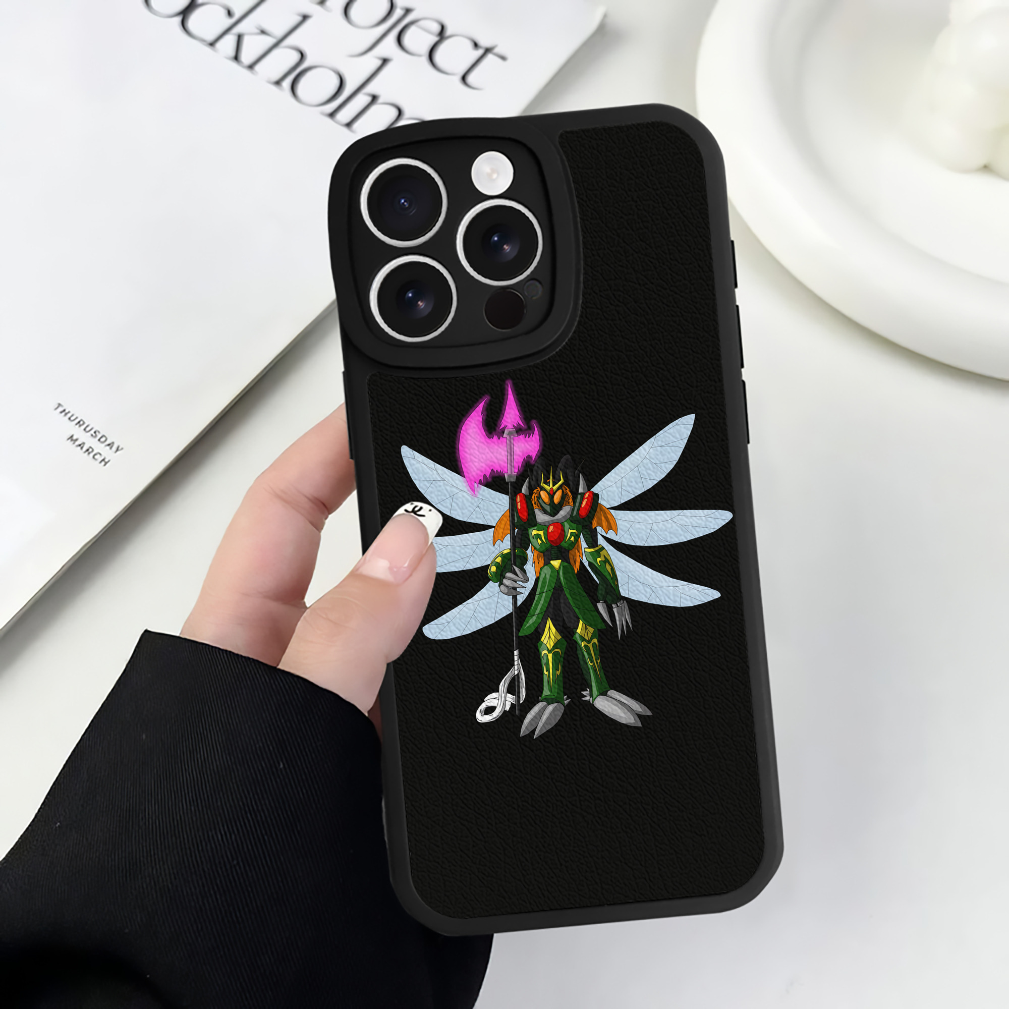 （画像用） Digimon デジタルモンスター/デジモン 【iPhone 16シリーズ対応】シリコンスマホケース（レザー調） 材質：シリコン
